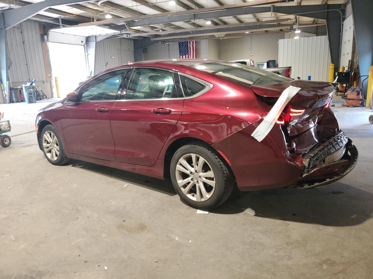 2015 Chrysler 200 Limited - Фото 2