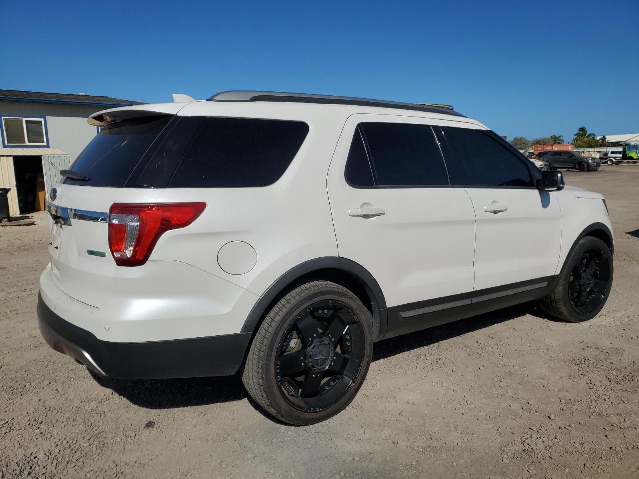 2016 Ford Explorer Xlt - Image 3