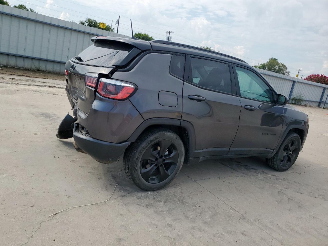 2020 Jeep Compass Latitude - Image 3