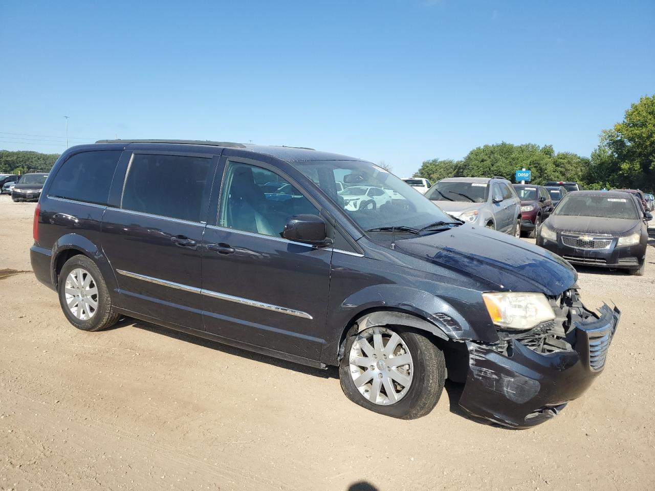 2013 Chrysler Town & Country Touring - Image 4