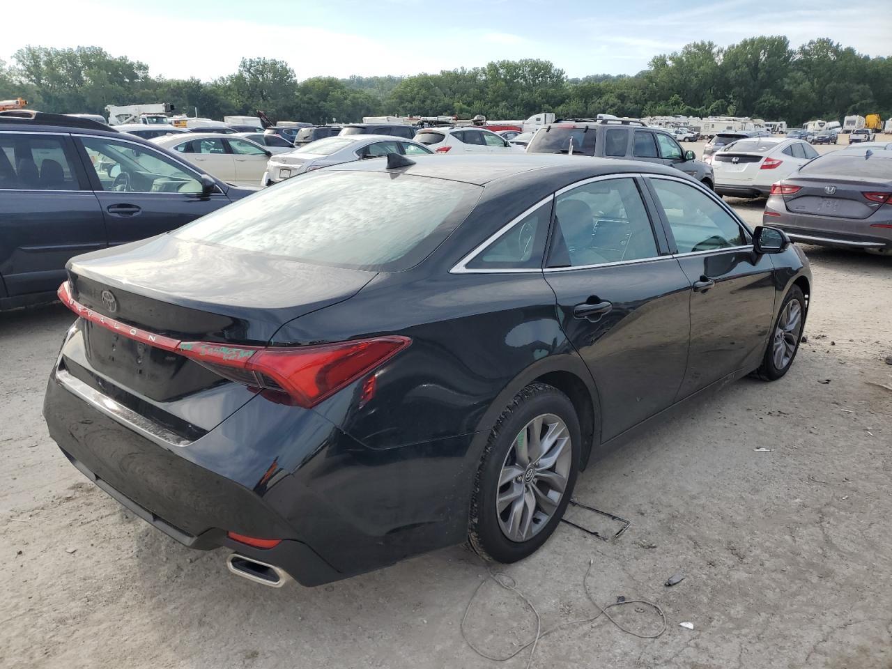 2020 Toyota Avalon Xle - Фото 3