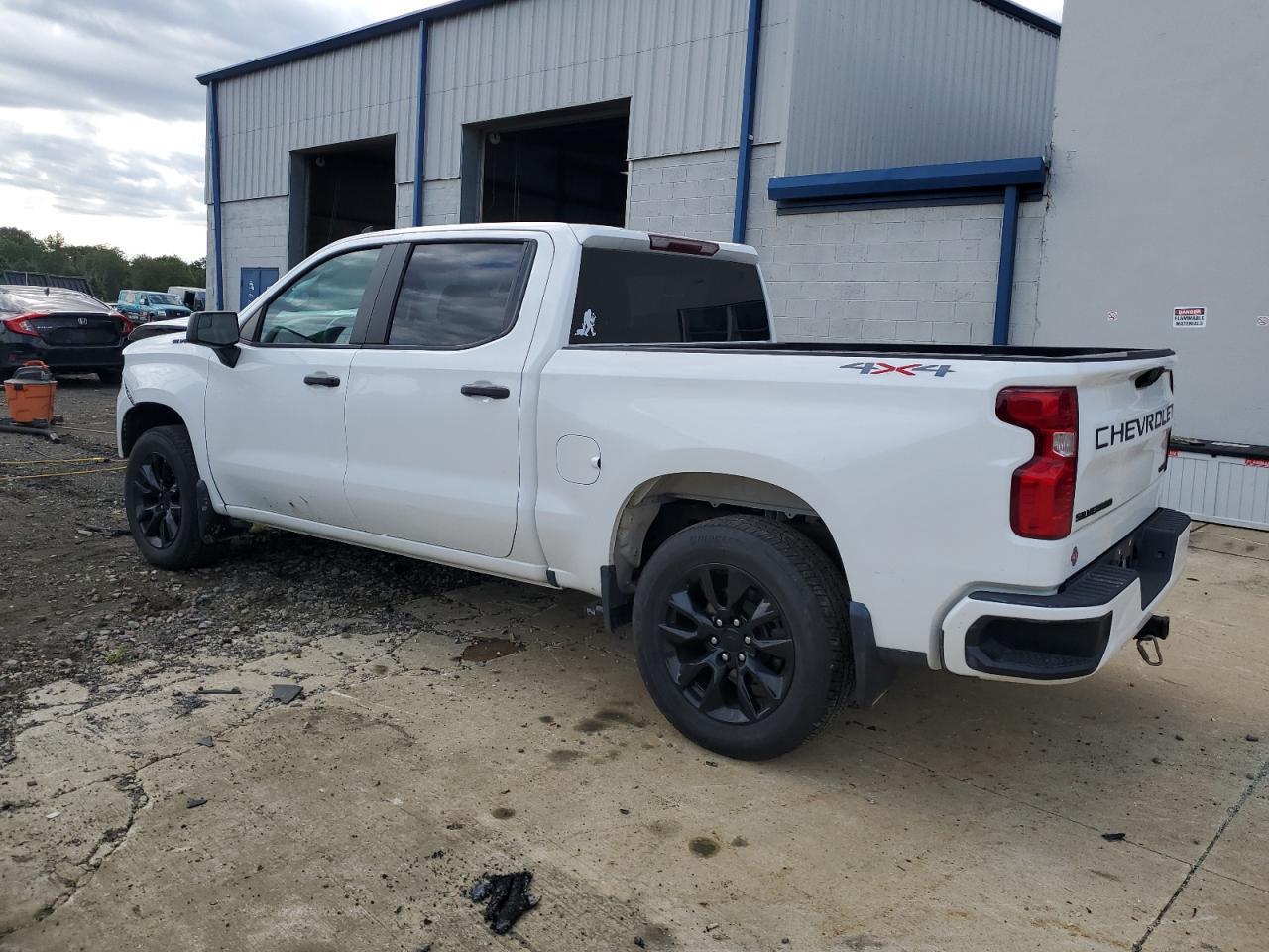 2023 Chevrolet Silverado K1500 Custom - Фото 2