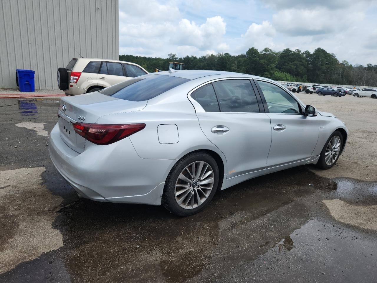 2019 Infiniti Q50 Luxe - Image 3