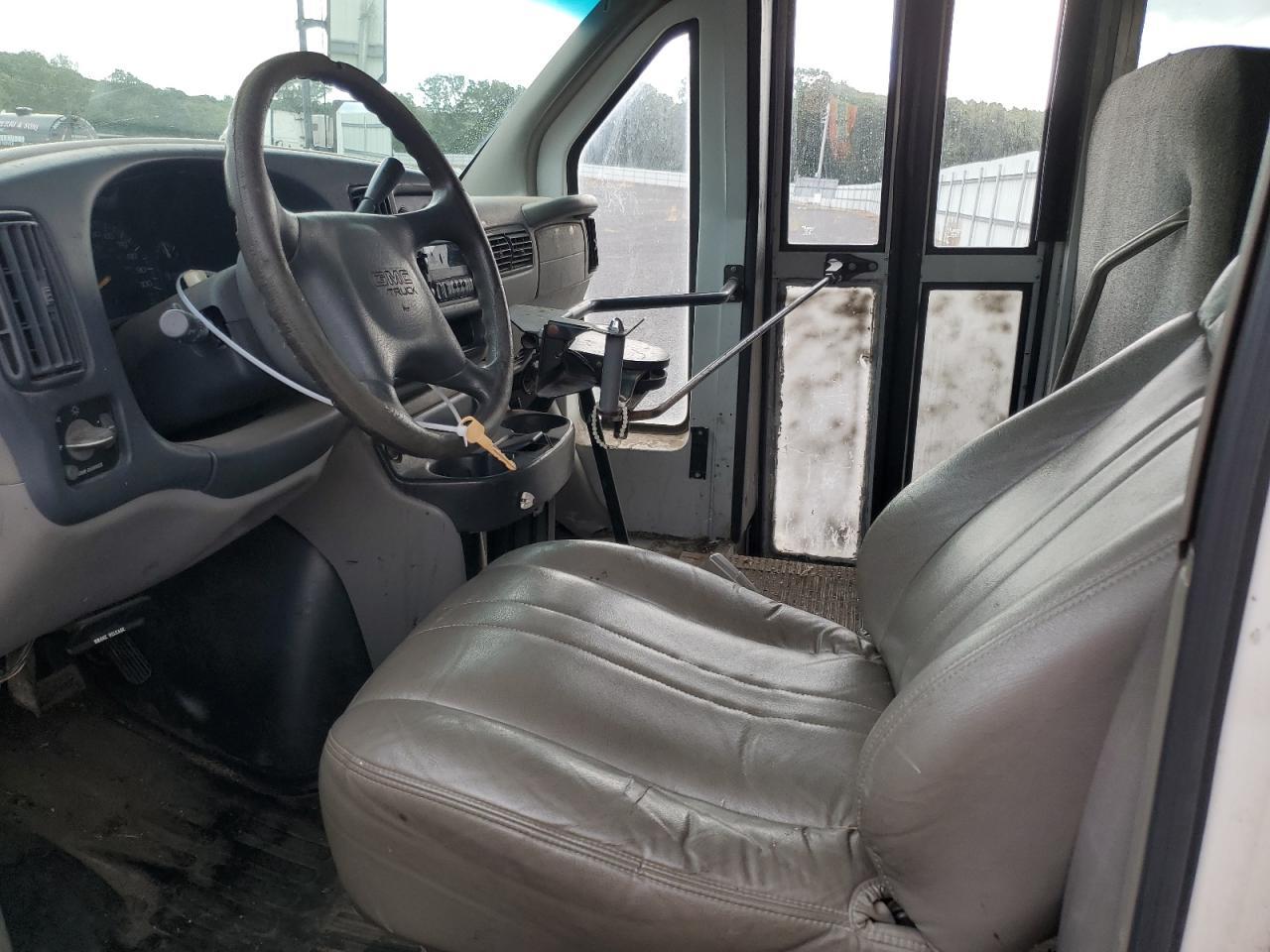 2000 GMC Savana Cutaway G3500 - Фото 7