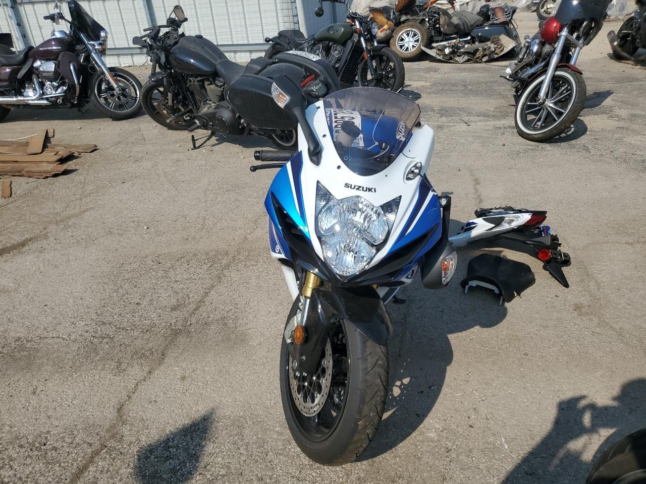 2025 Suzuki Gsx-R750 - Image 2