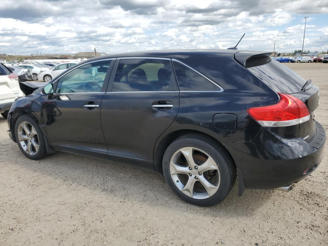 2011 Toyota Venza - Image 2