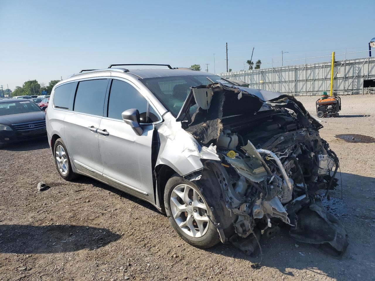 2018 Chrysler Pacifica Touring L Plus - Image 4