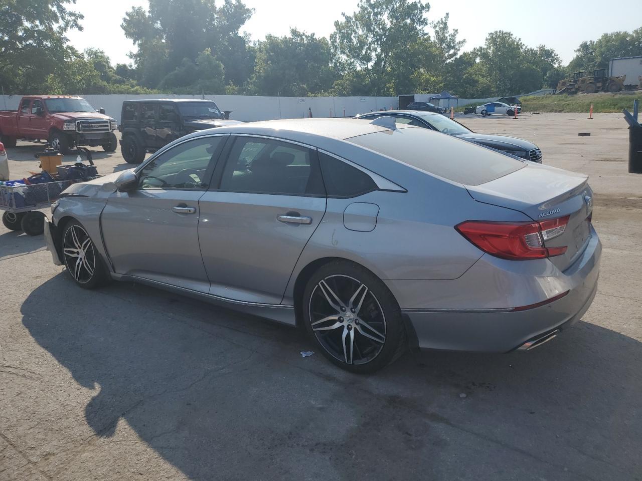 2021 Honda Accord Touring - Фото 2