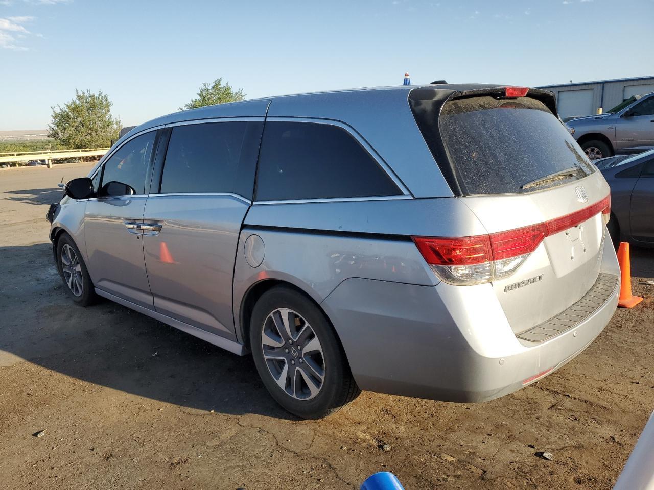 2016 Honda Odyssey Touring - Фото 2