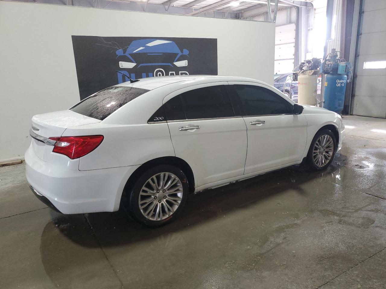 2012 Chrysler 200 Limited - Фото 3