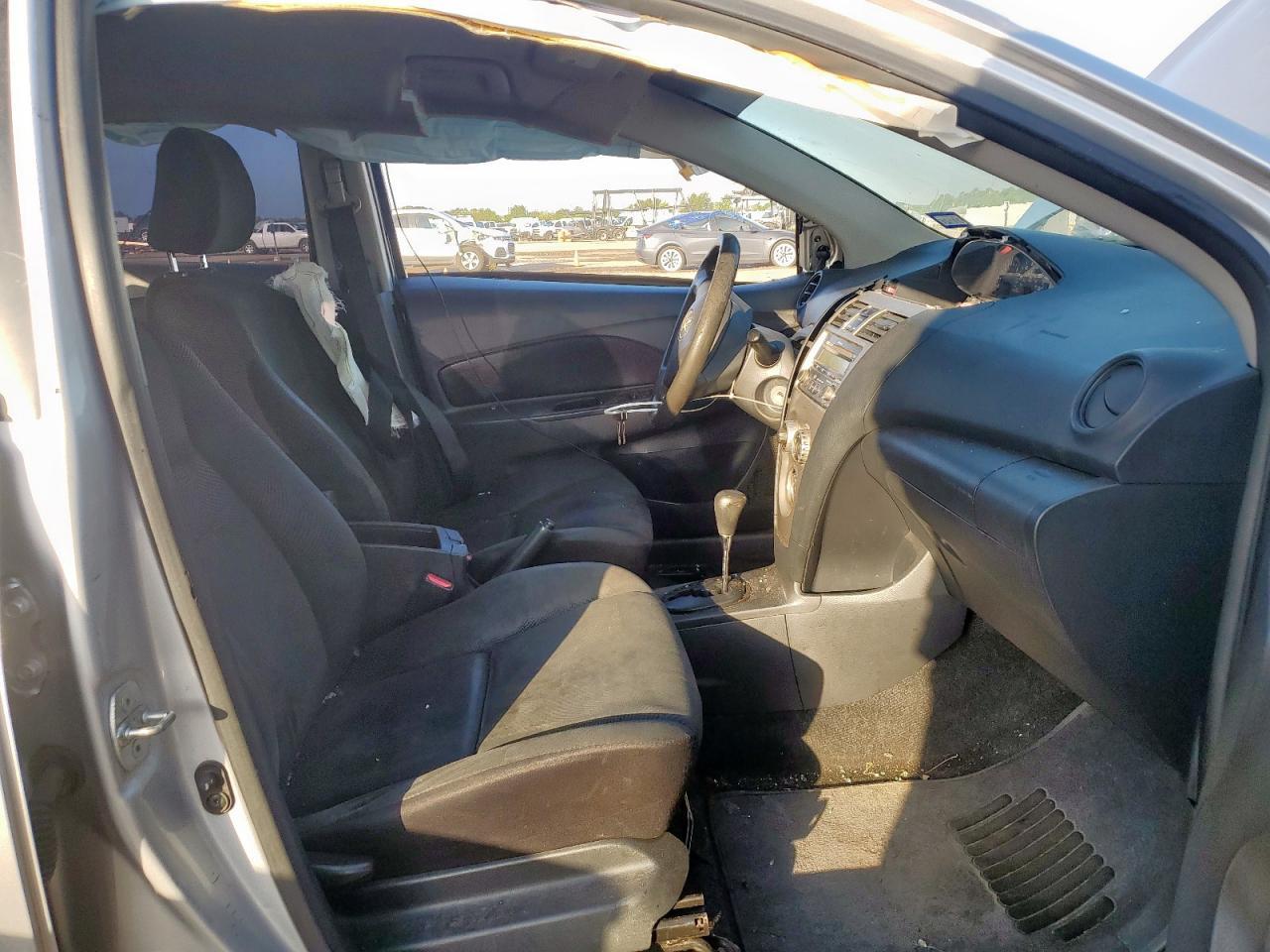 2012 Toyota Yaris - Фото 7