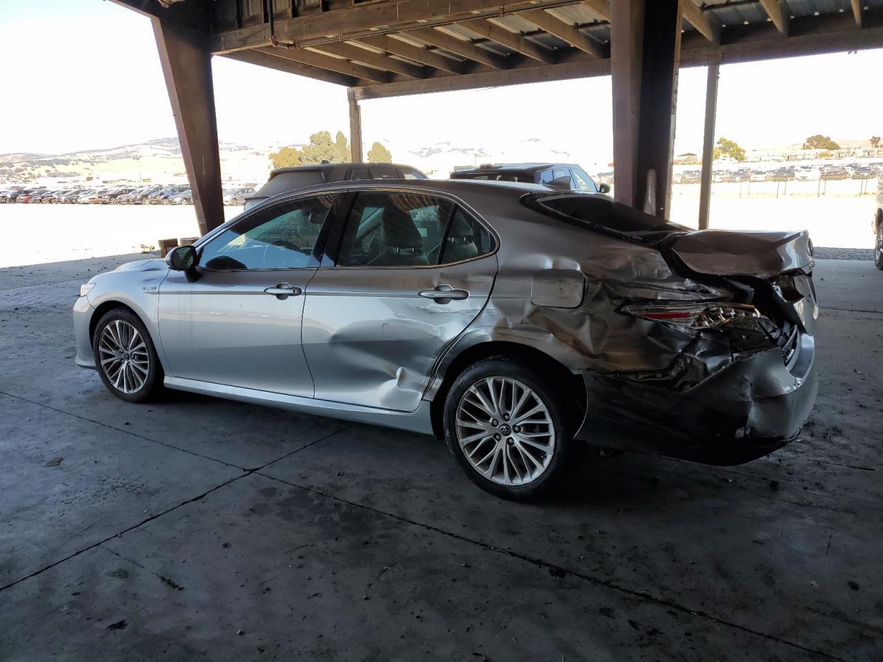 2018 Toyota Camry Hybrid - Фото 2