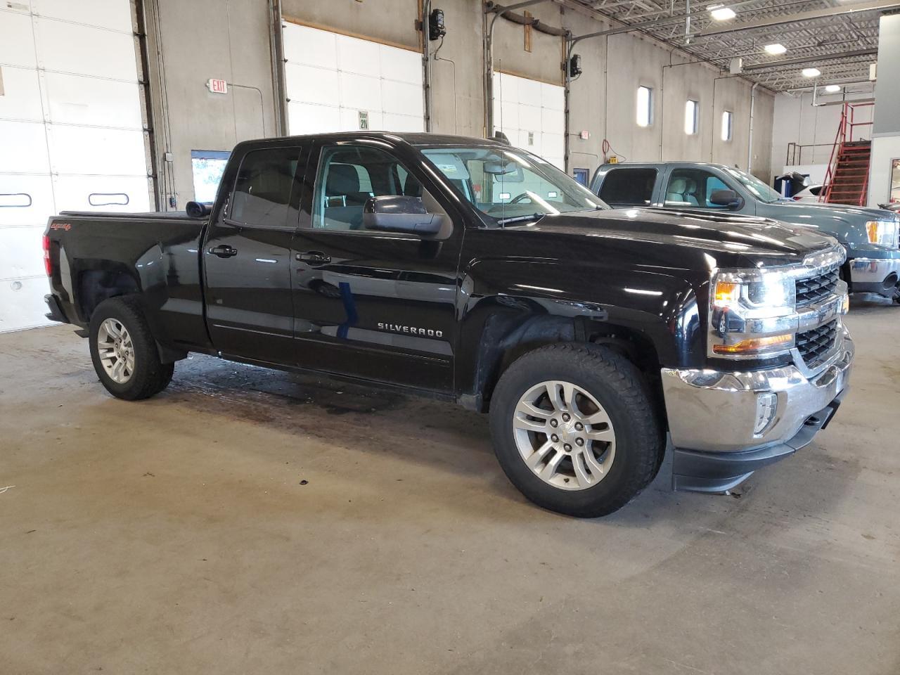2017 Chevrolet Silverado K1500 Lt - Image 4