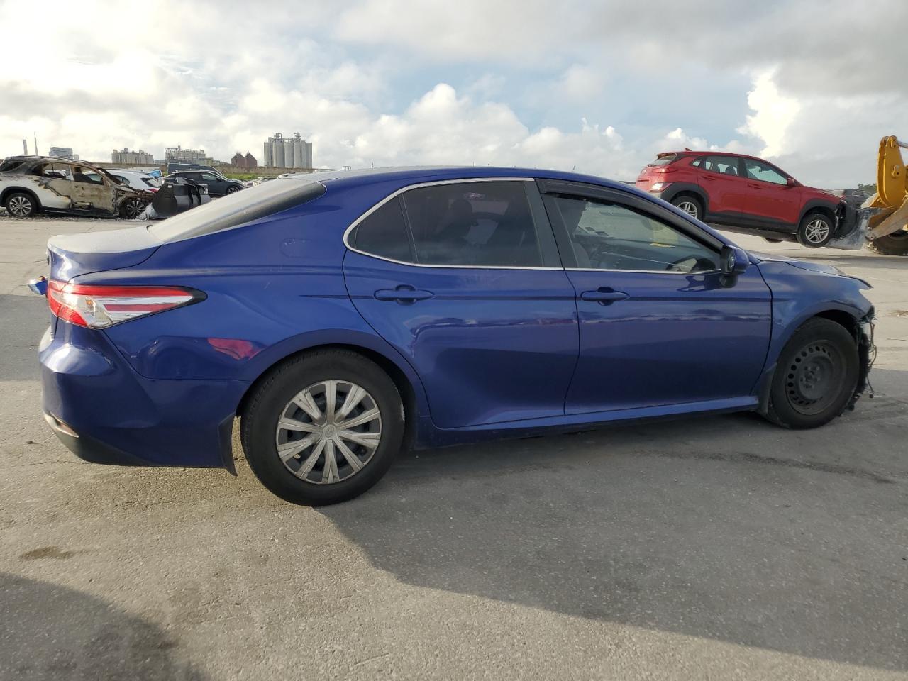 2018 Toyota Camry Le - Фото 3