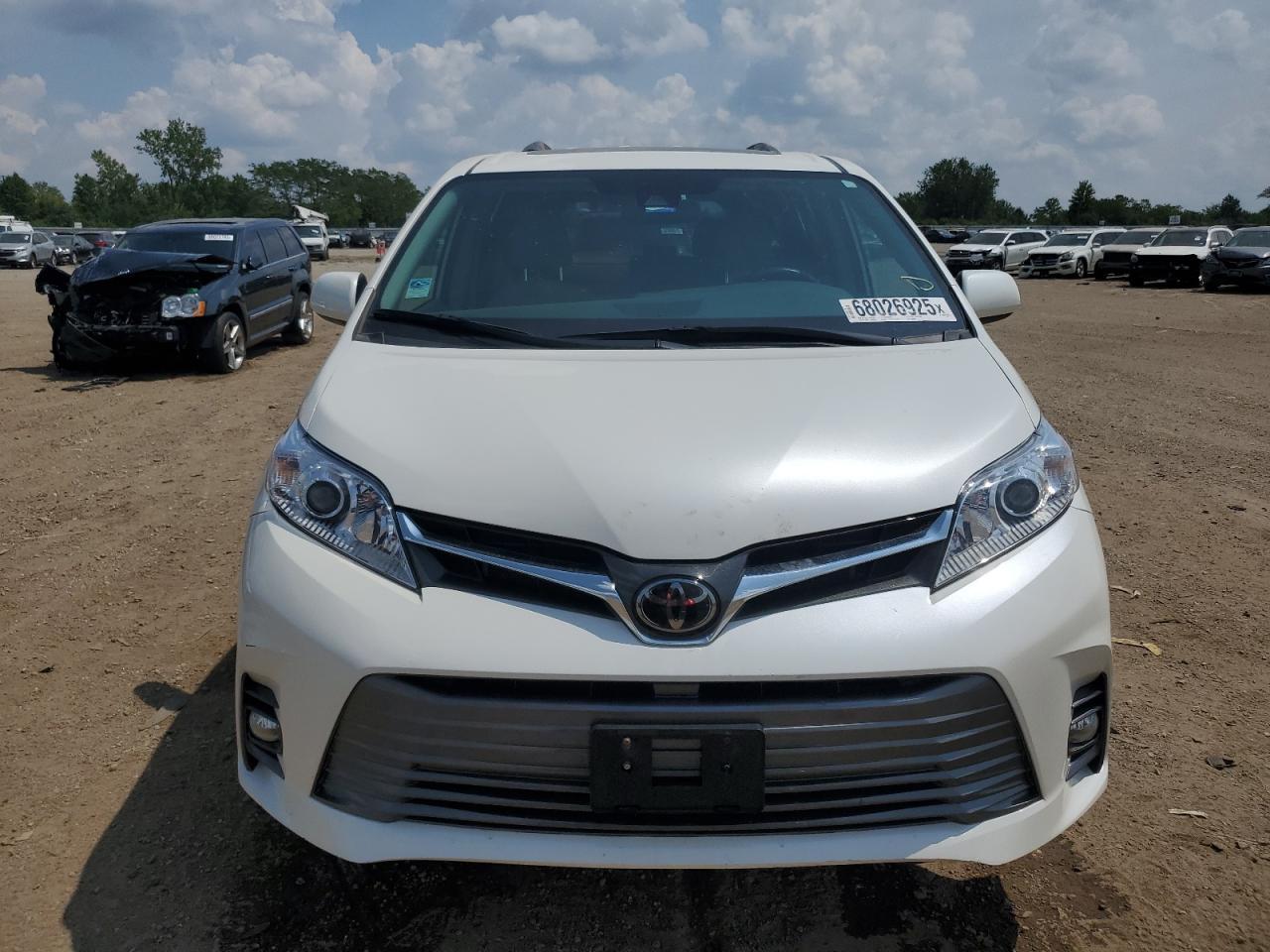 2020 Toyota Sienna Xle - Image 5