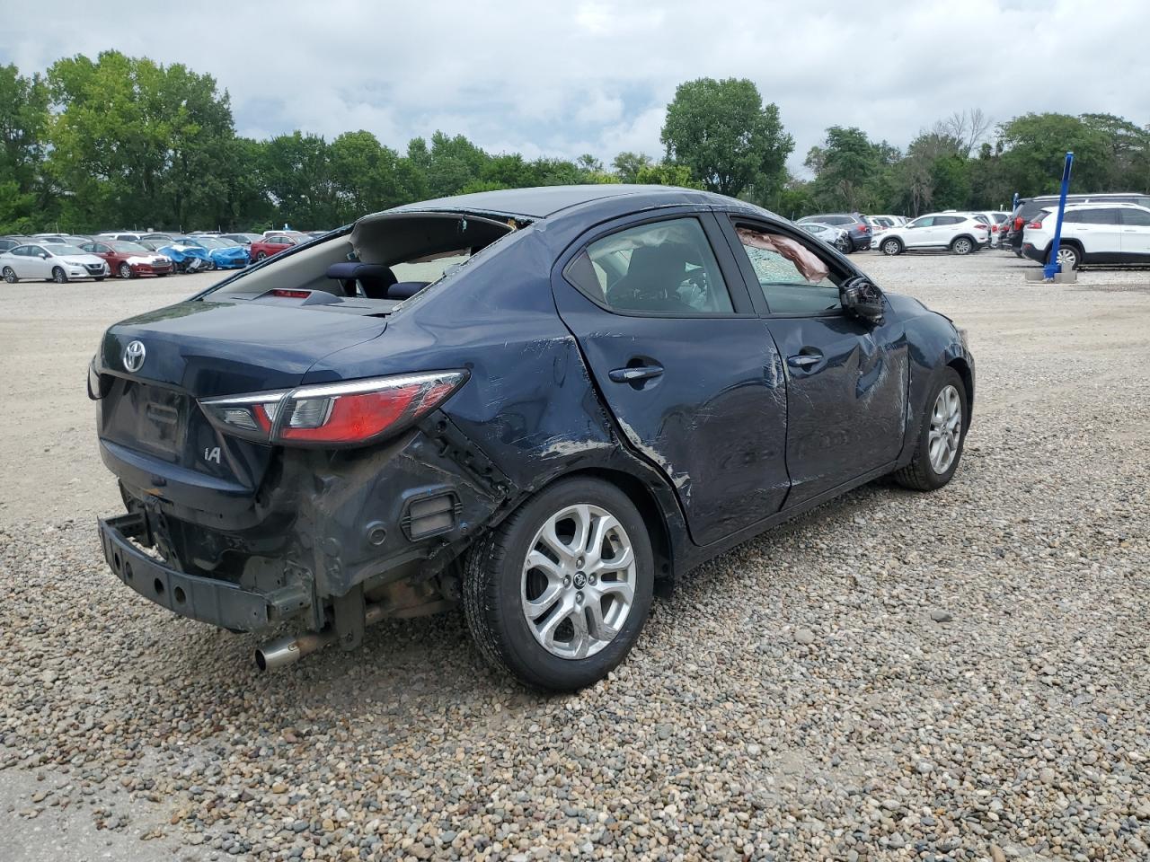 2017 Toyota Yaris Ia - Фото 3