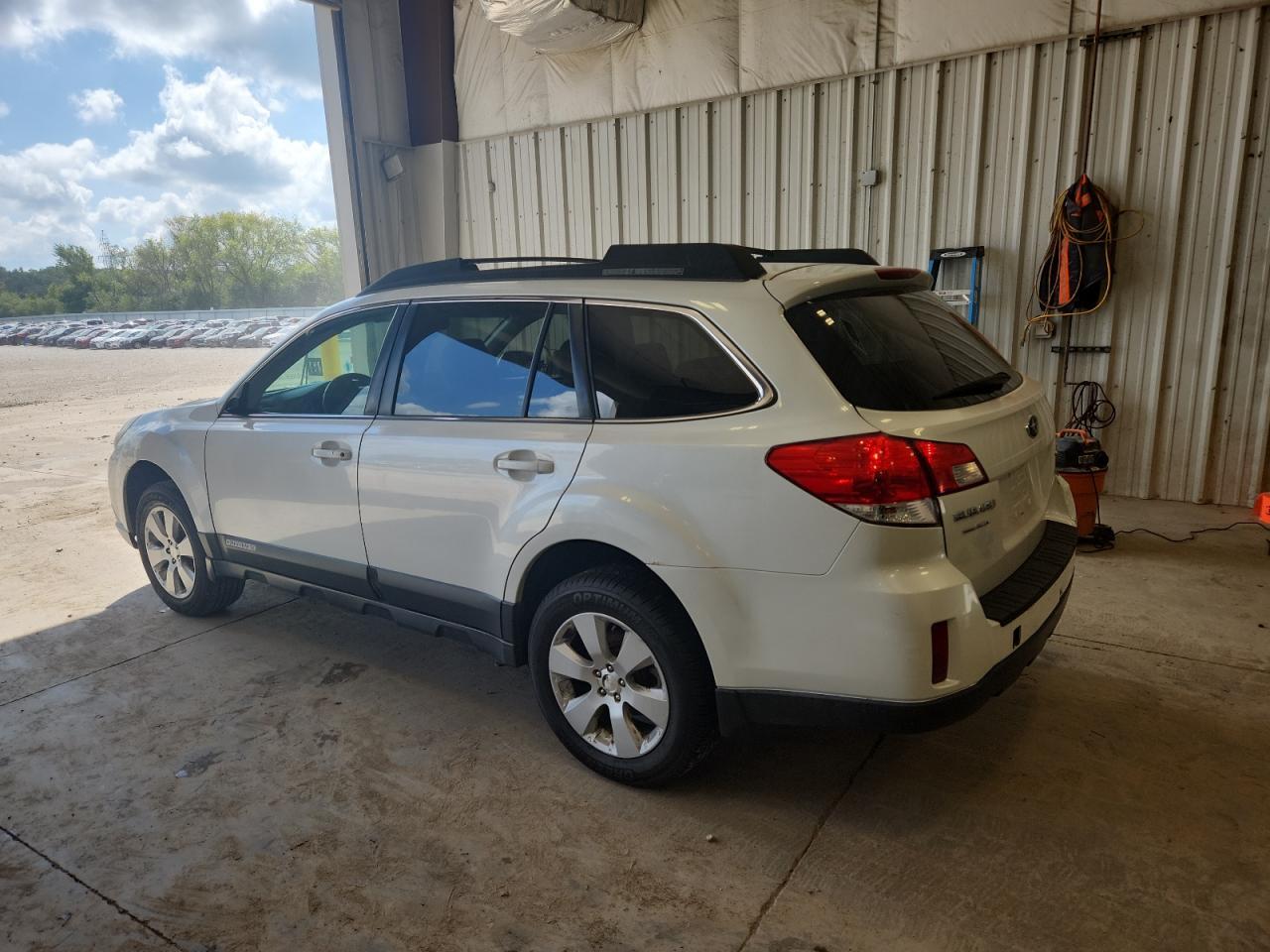 2012 Subaru Outback 2.5I Premium - Фото 2