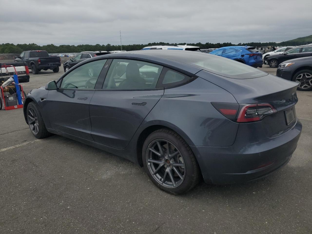 2022 Tesla Model 3 - Фото 2