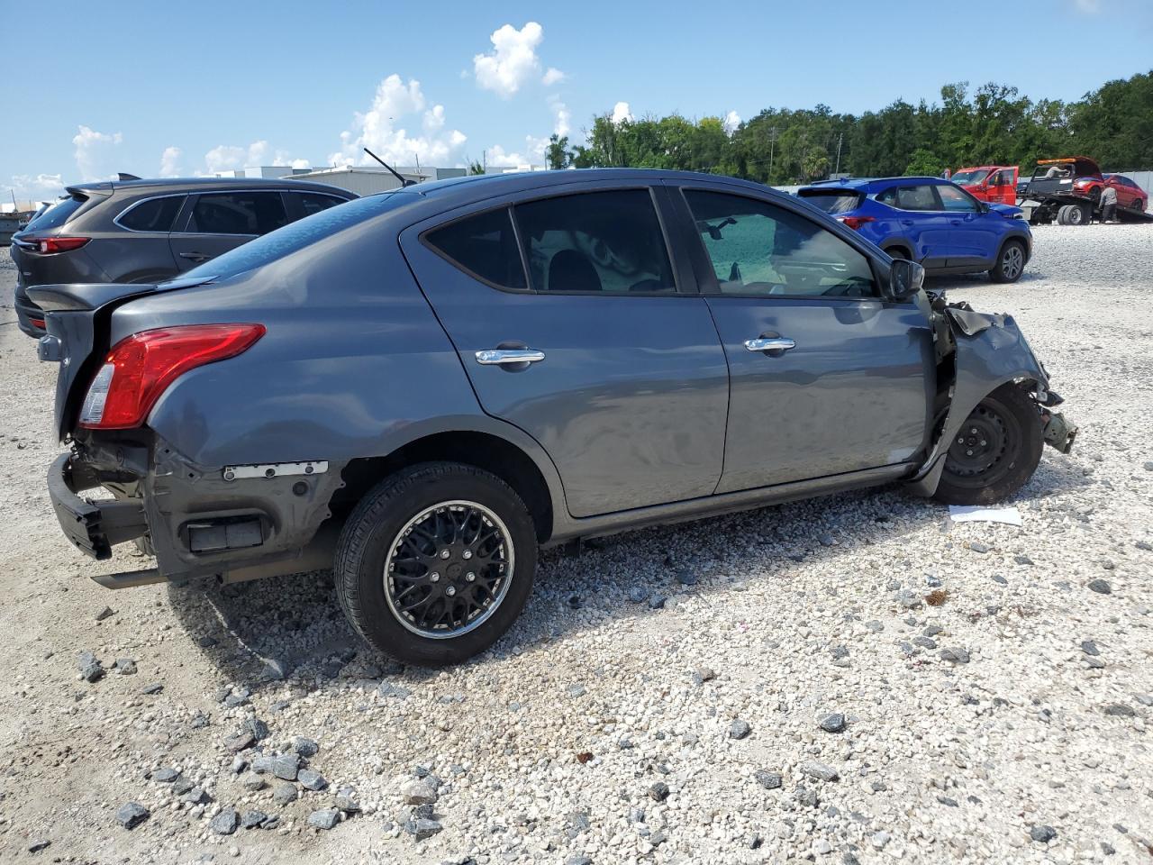 2019 Nissan Versa S - Фото 3