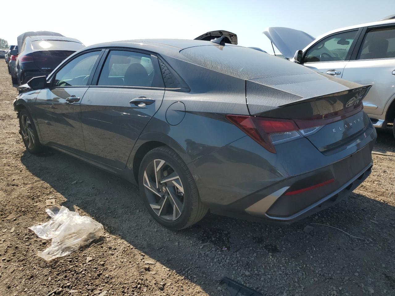 2025 Hyundai Elantra Sel Sport - Image 2