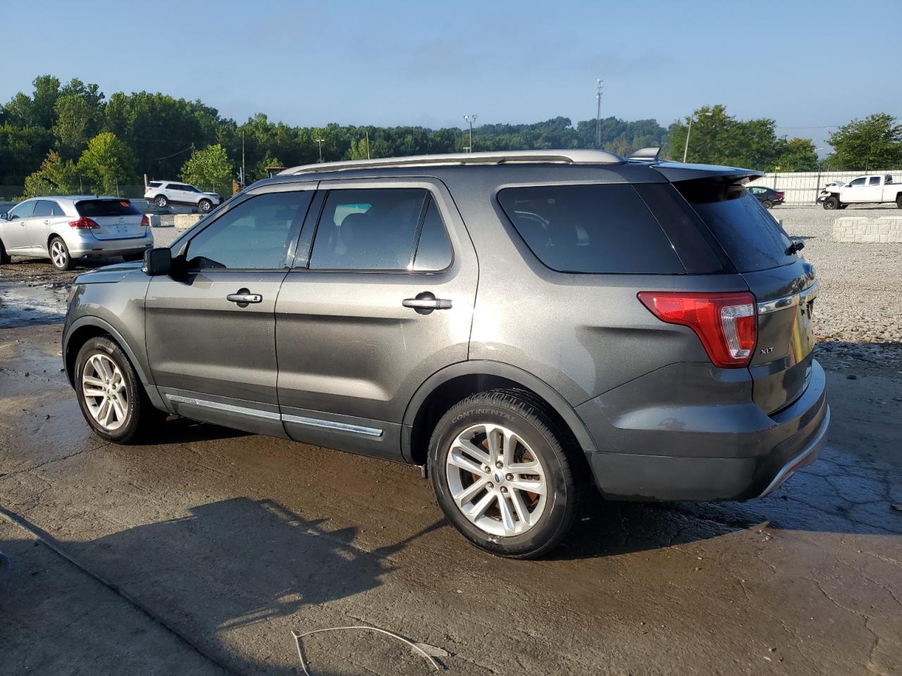 2017 Ford Explorer Xlt - Фото 2