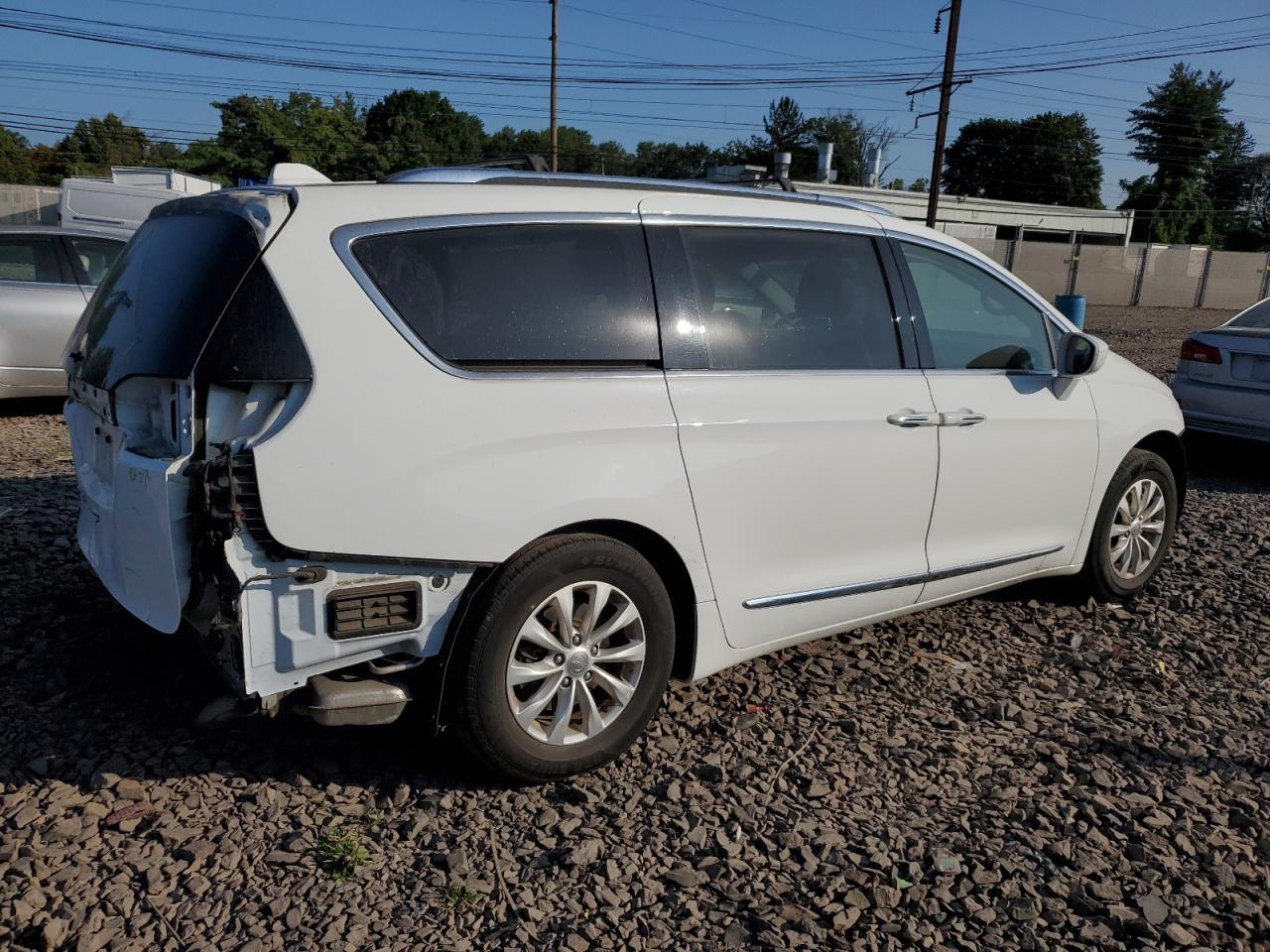 2019 Chrysler Pacifica Touring L - Image 3