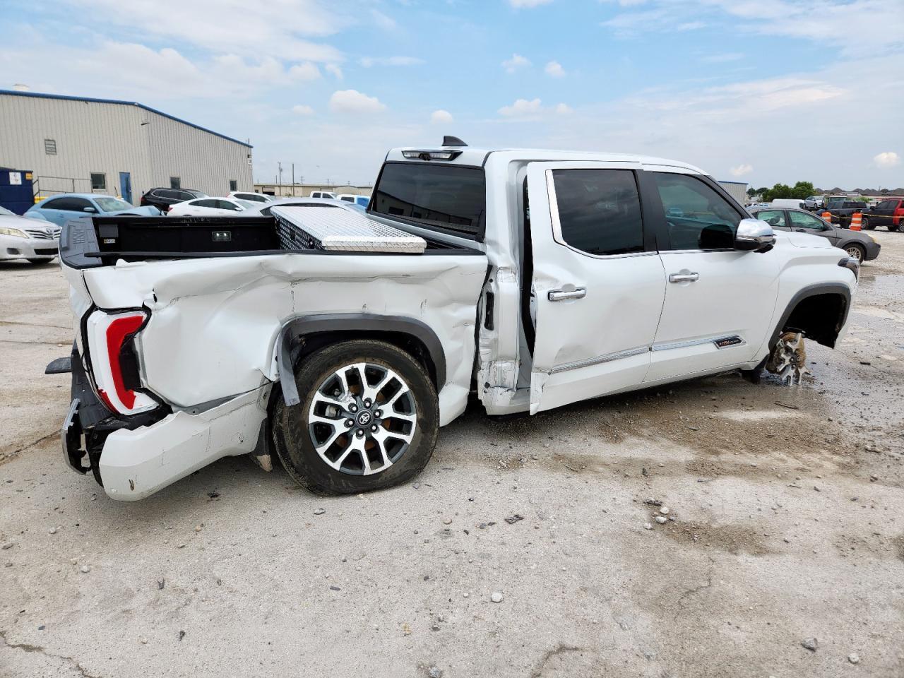 2025 Toyota Tundra Crewmax Platinum - Фото 3