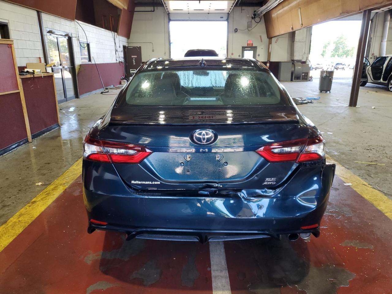 2021 Toyota Camry Se - Фото 6