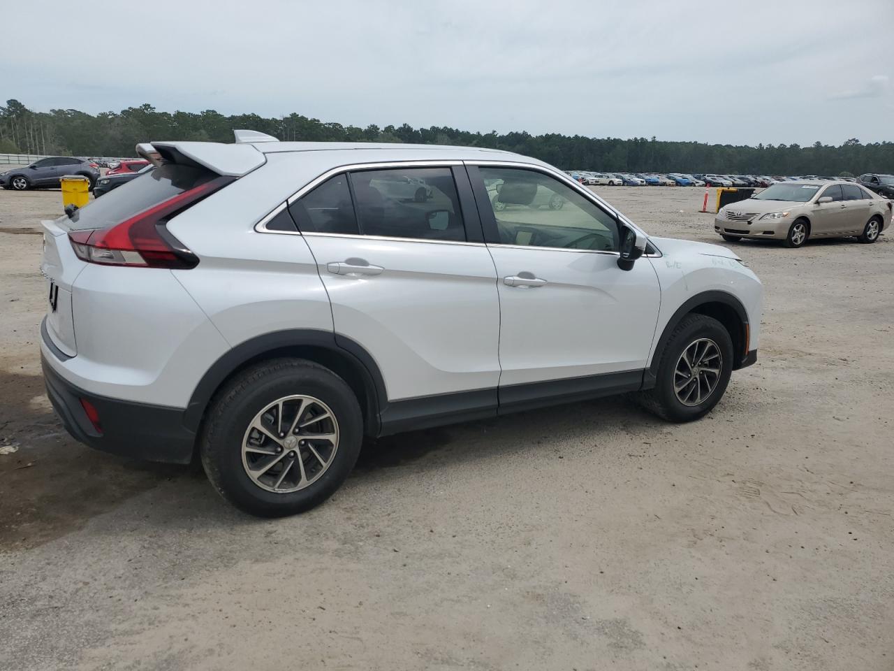 2024 Mitsubishi Eclipse Cross Es - Image 3