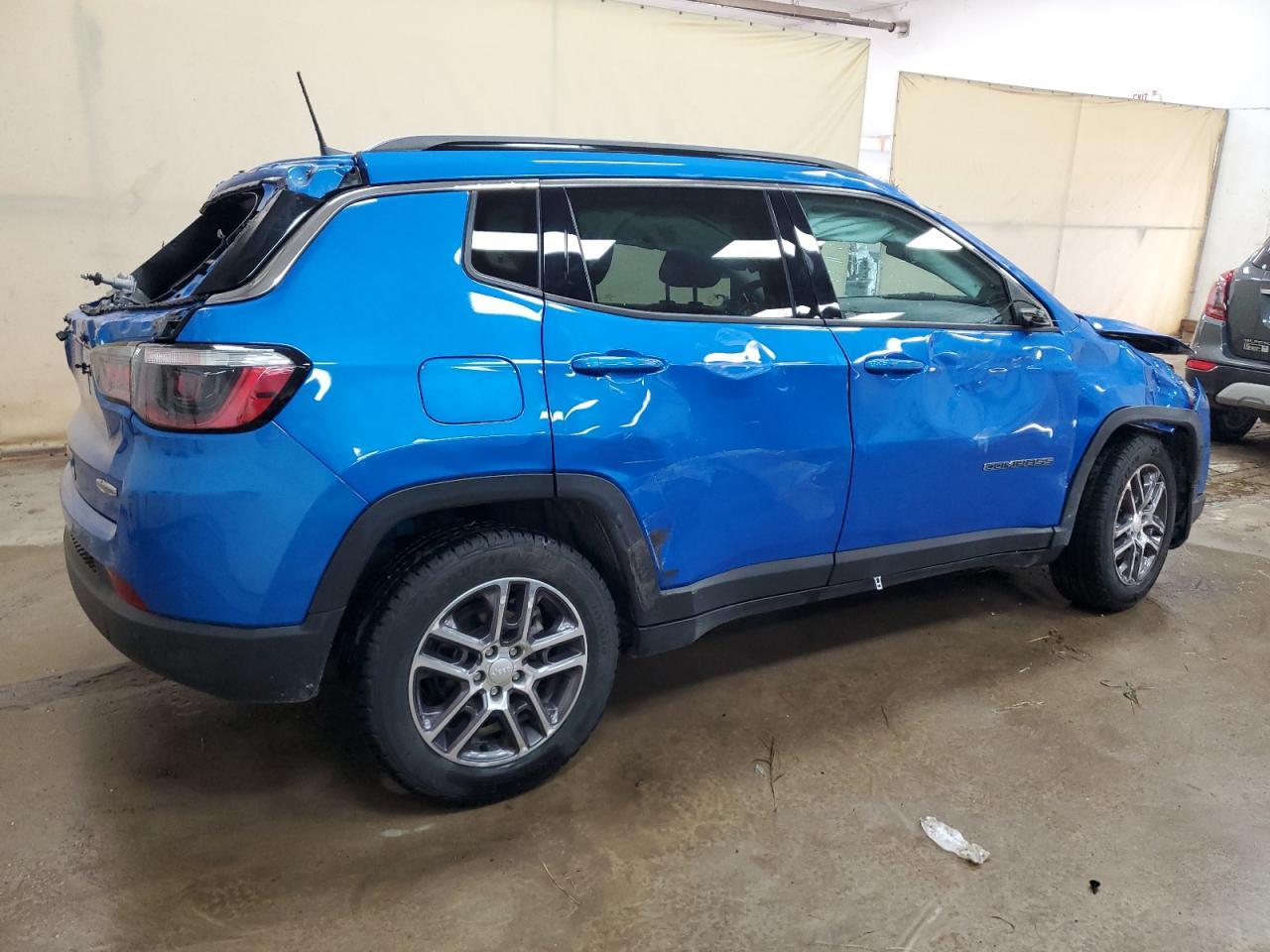 2020 Jeep Compass Latitude - Image 3