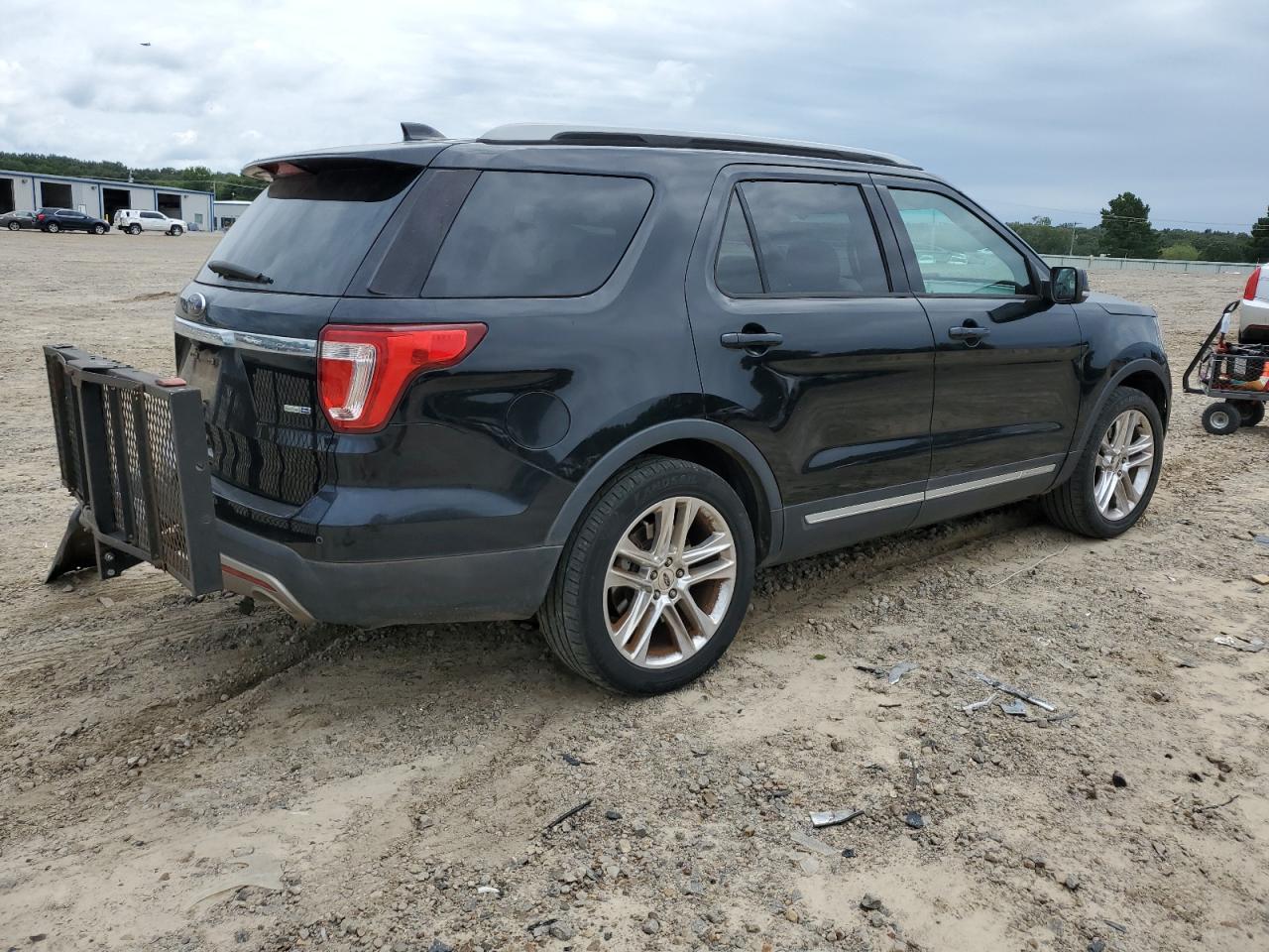 2016 Ford Explorer Xlt - Image 3