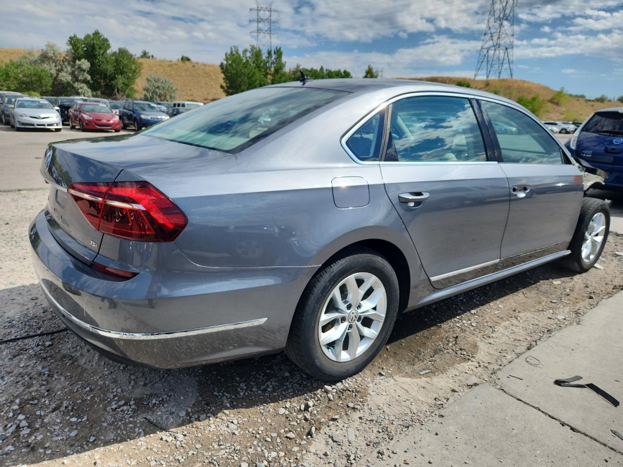 2017 Volkswagen Passat S - Фото 3