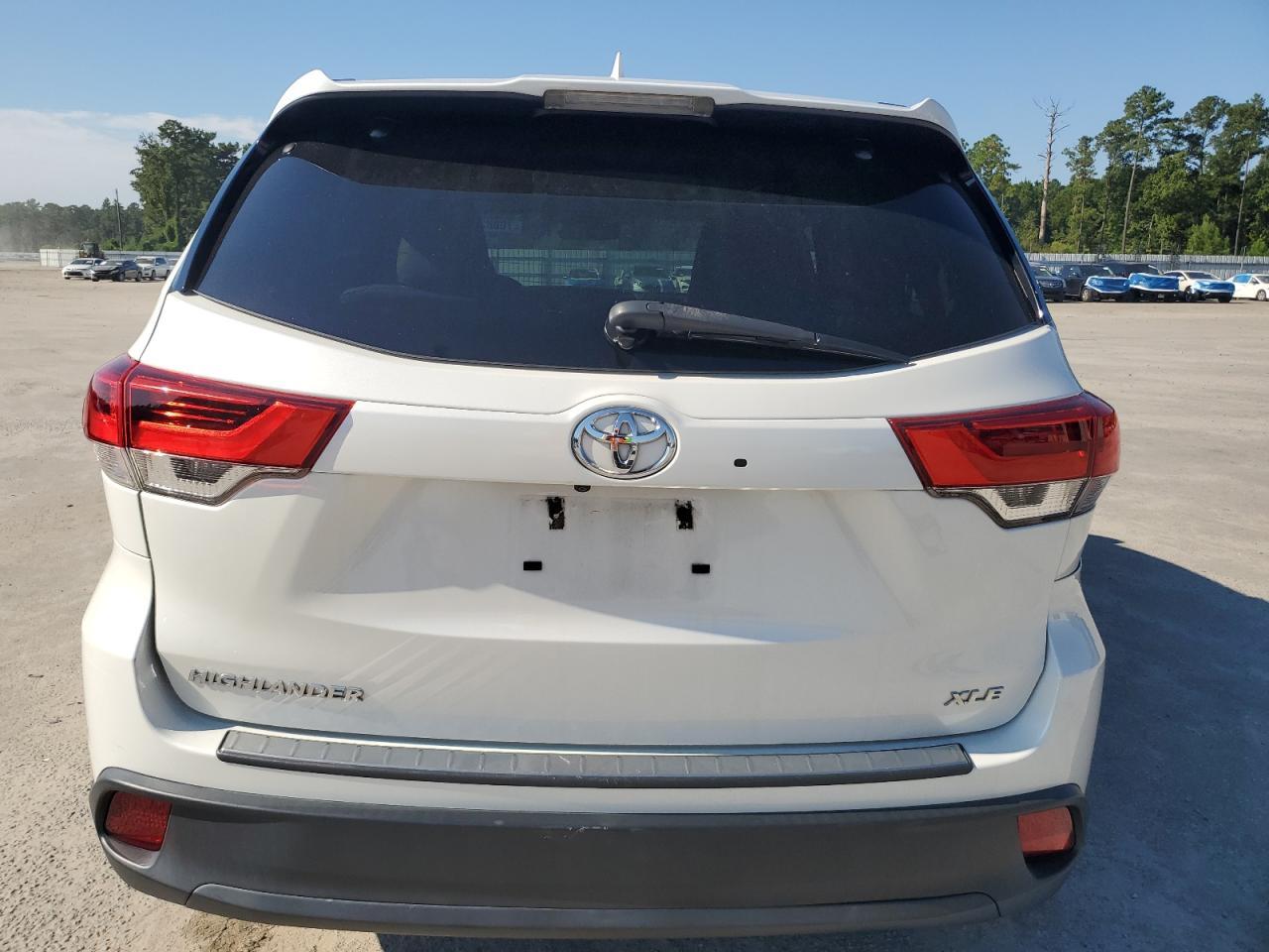 2018 Toyota Highlander Se - Фото 6
