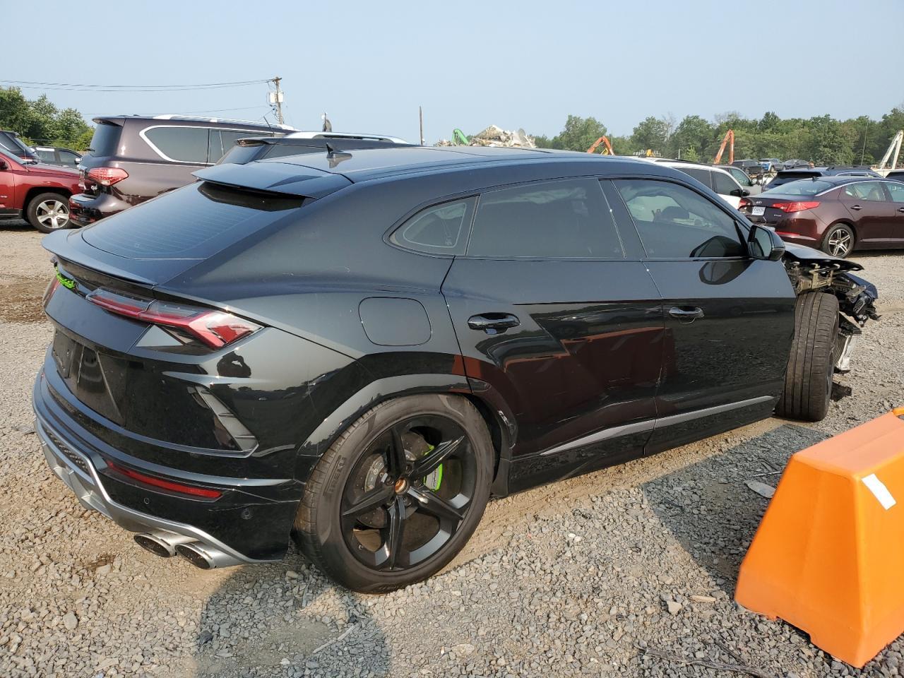 2020 Lamborghini Urus - Фото 3