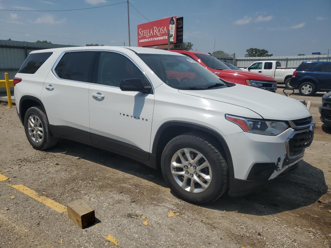 2021 Chevrolet Traverse Ls - Фото 4