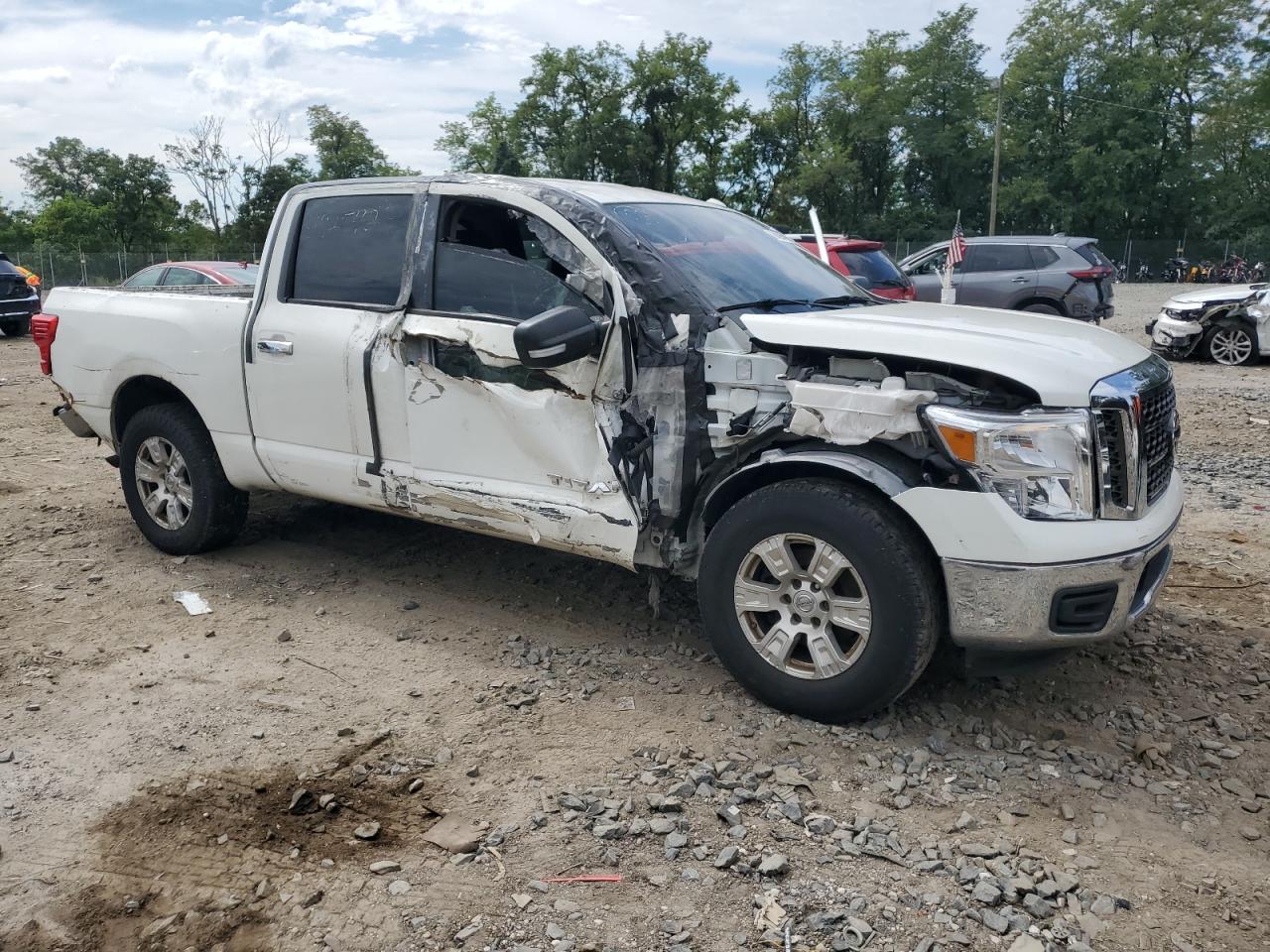 2017 Nissan Titan Sv - Image 4