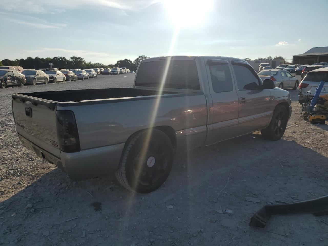 2001 GMC Sierra K1500 C3 - Image 3