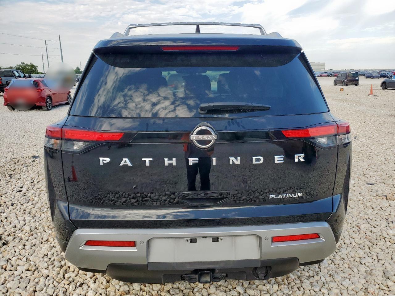 2023 Nissan Pathfinder Platinum - Image 6