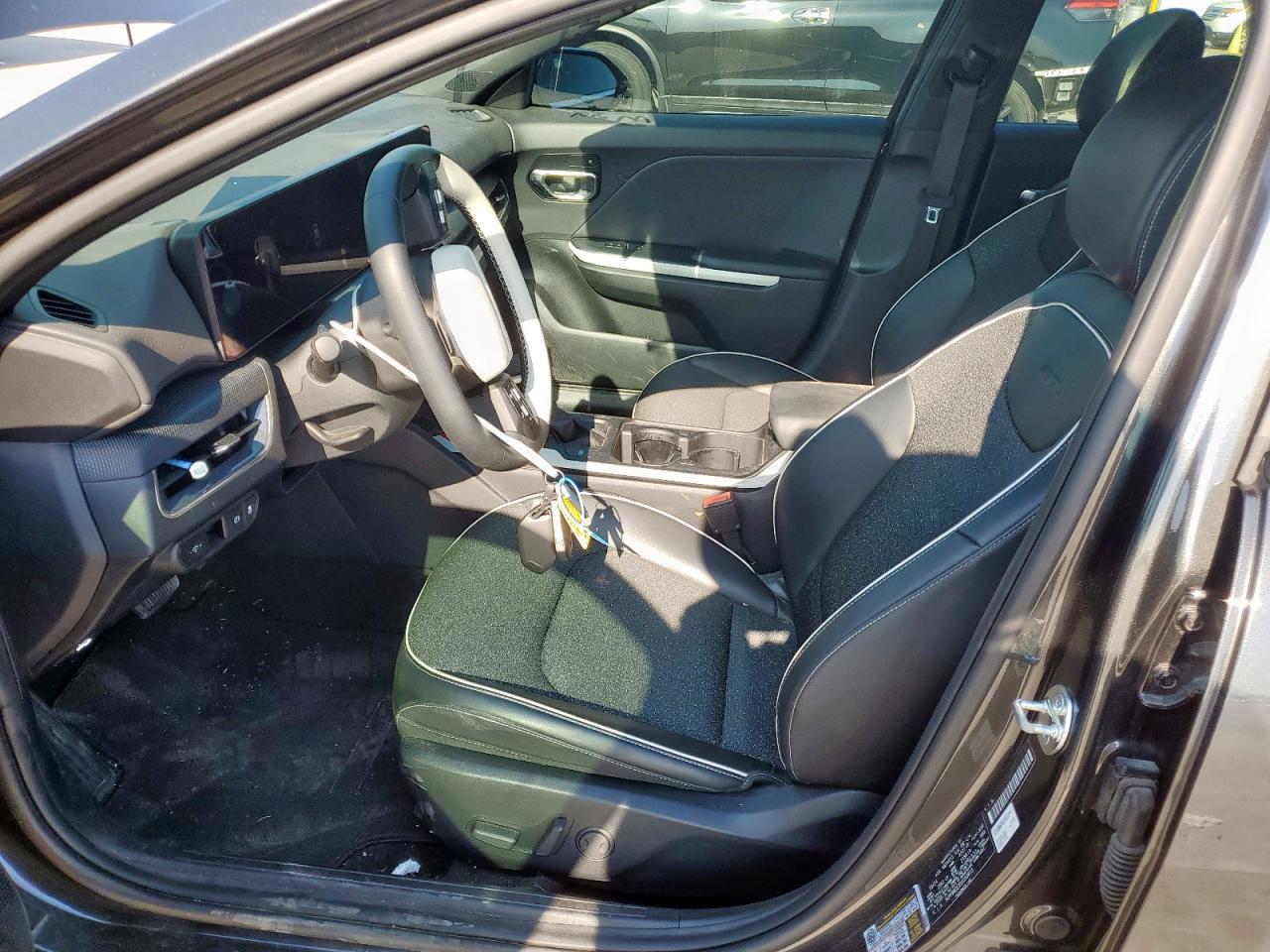 2025 Kia K4 Gt Line - Image 7