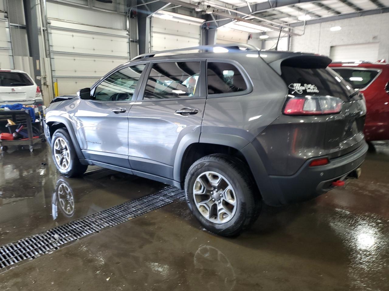 2019 Jeep Cherokee Trailhawk - Image 2