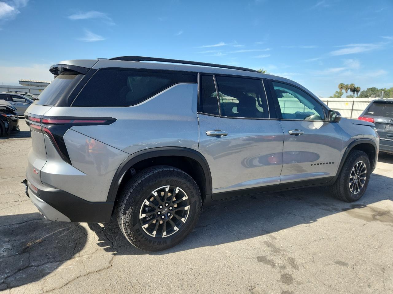 2024 Chevrolet Traverse Lt Z71 - Image 3