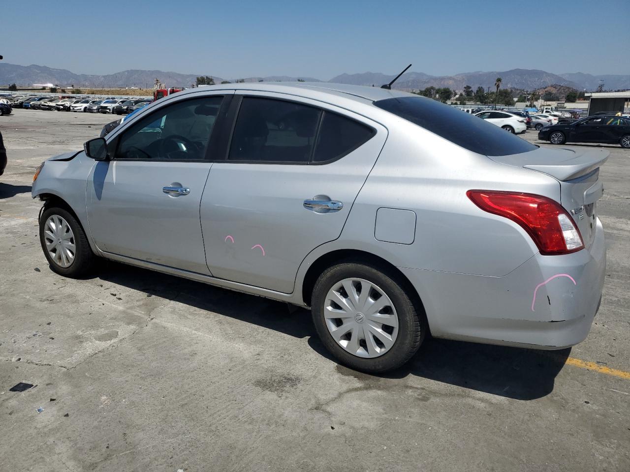 2019 Nissan Versa S - Фото 2