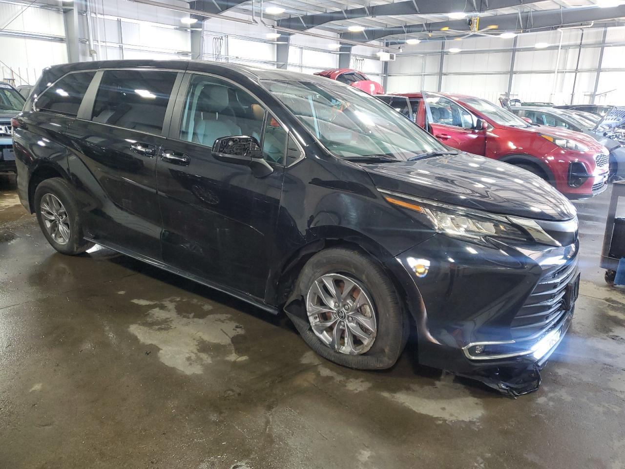 2023 Toyota Sienna Xle - Image 4