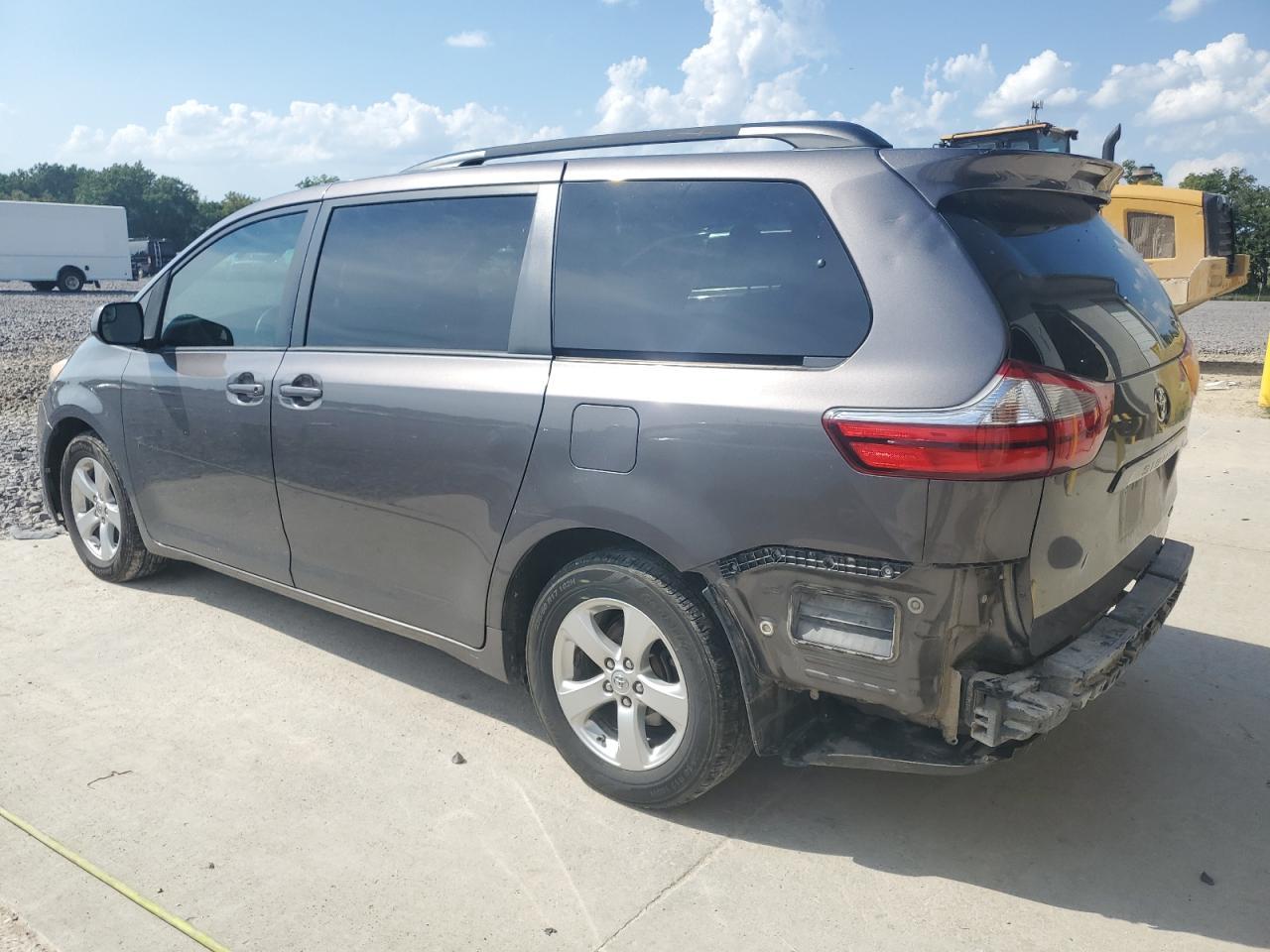 2017 Toyota Sienna Le - Image 2
