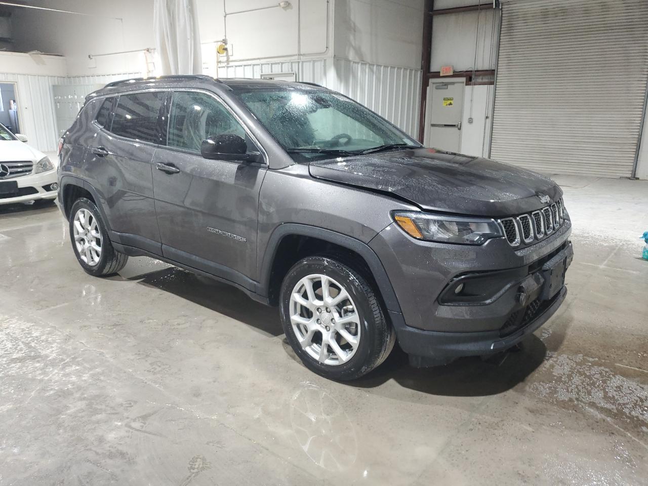 2023 Jeep Compass Latitude Lux - Фото 4