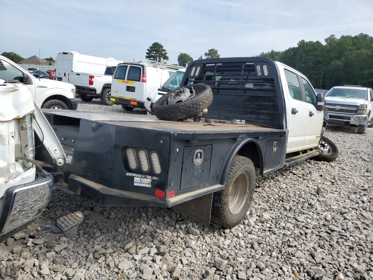 2022 Ford F350 Super Duty - Фото 3
