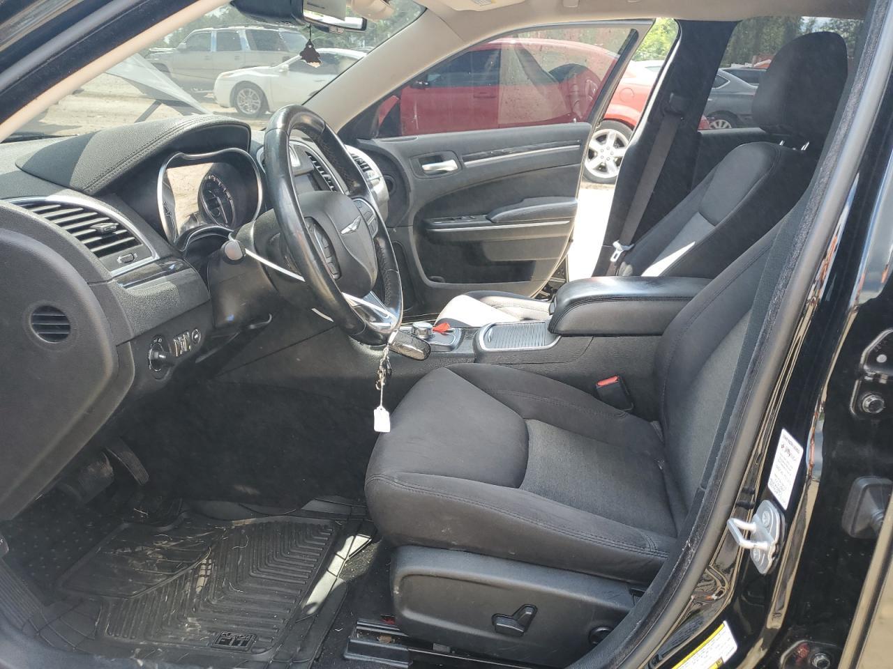 2019 Chrysler 300 Touring - Фото 7