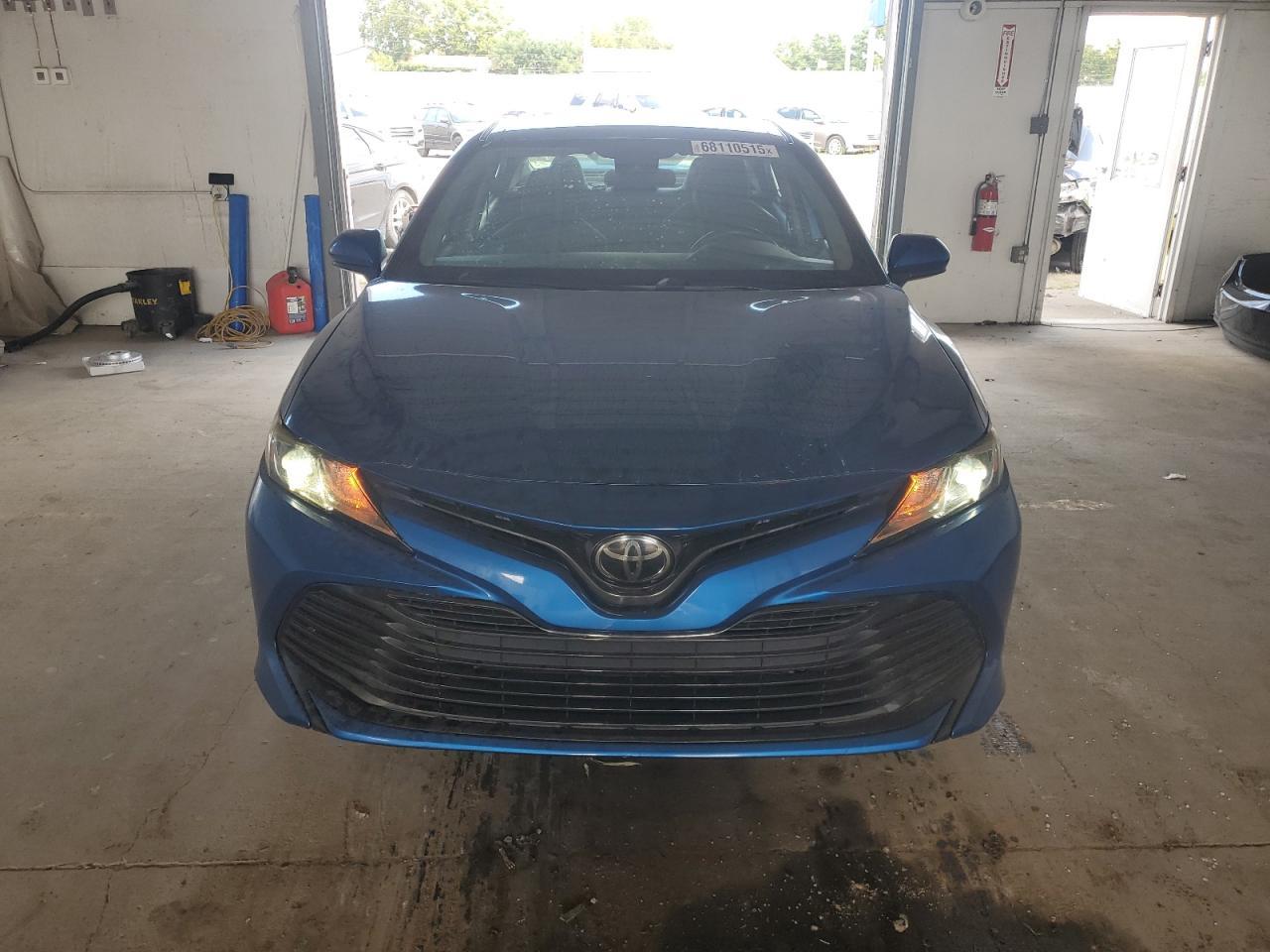 2020 Toyota Camry Le - Фото 5