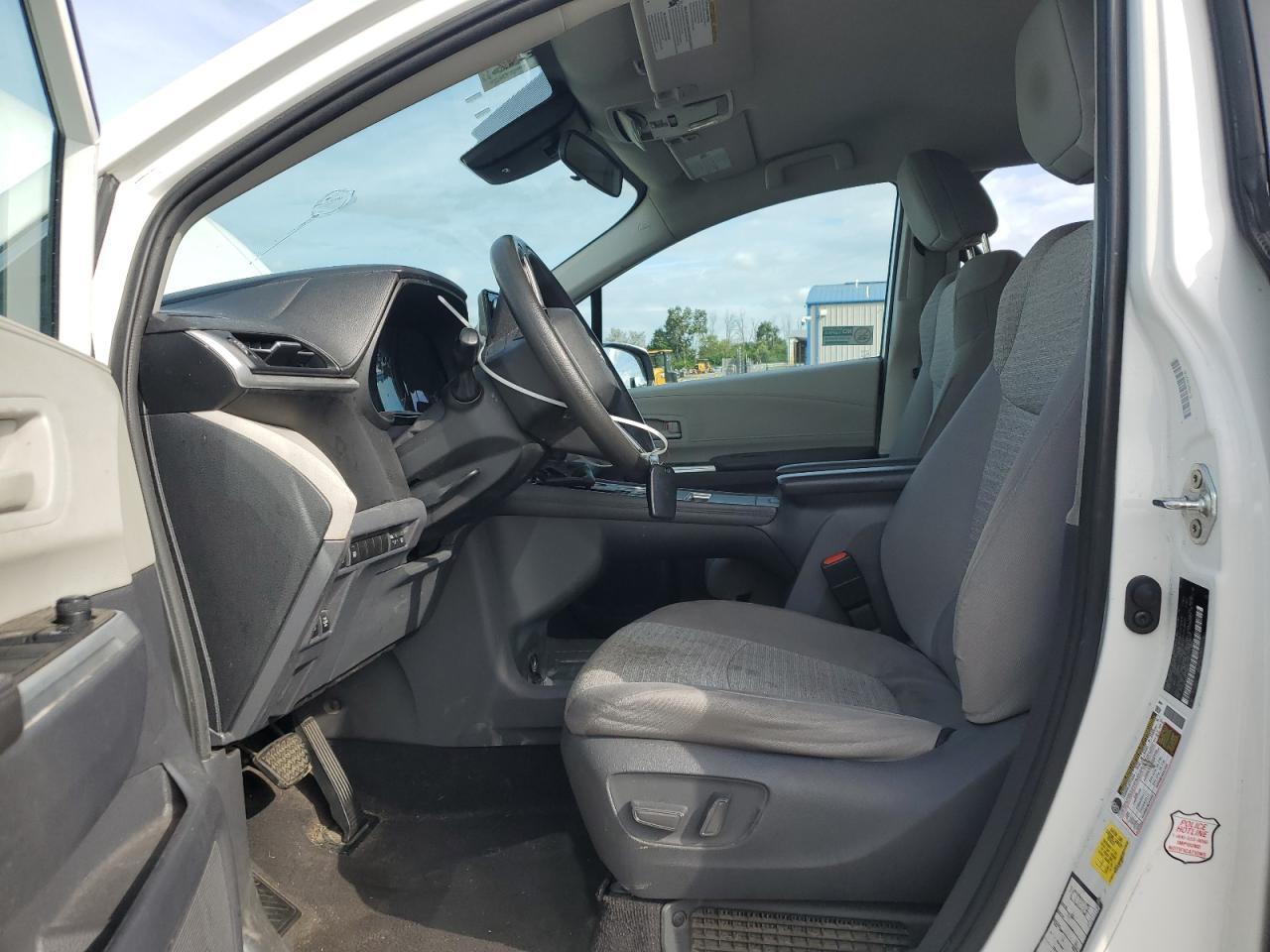2021 Toyota Sienna Le - Image 7