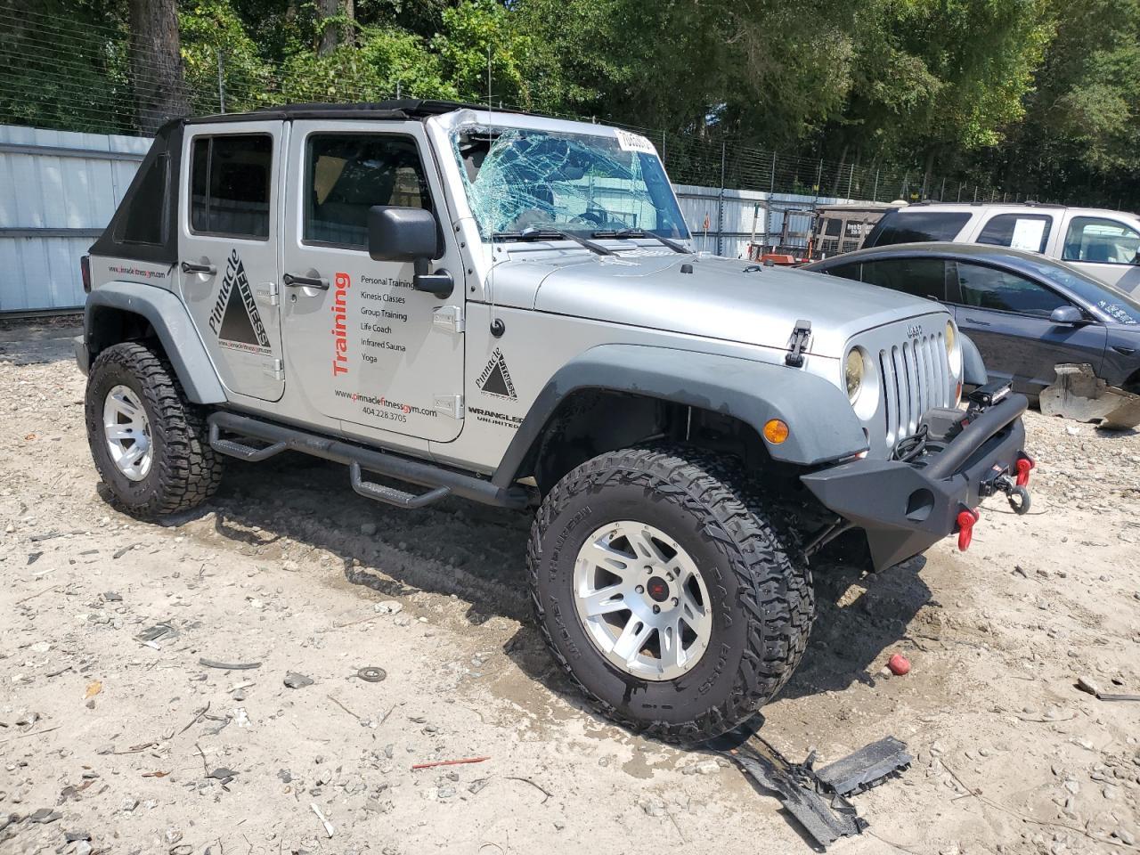 2009 Jeep Wrangler Unlimited X - Image 4